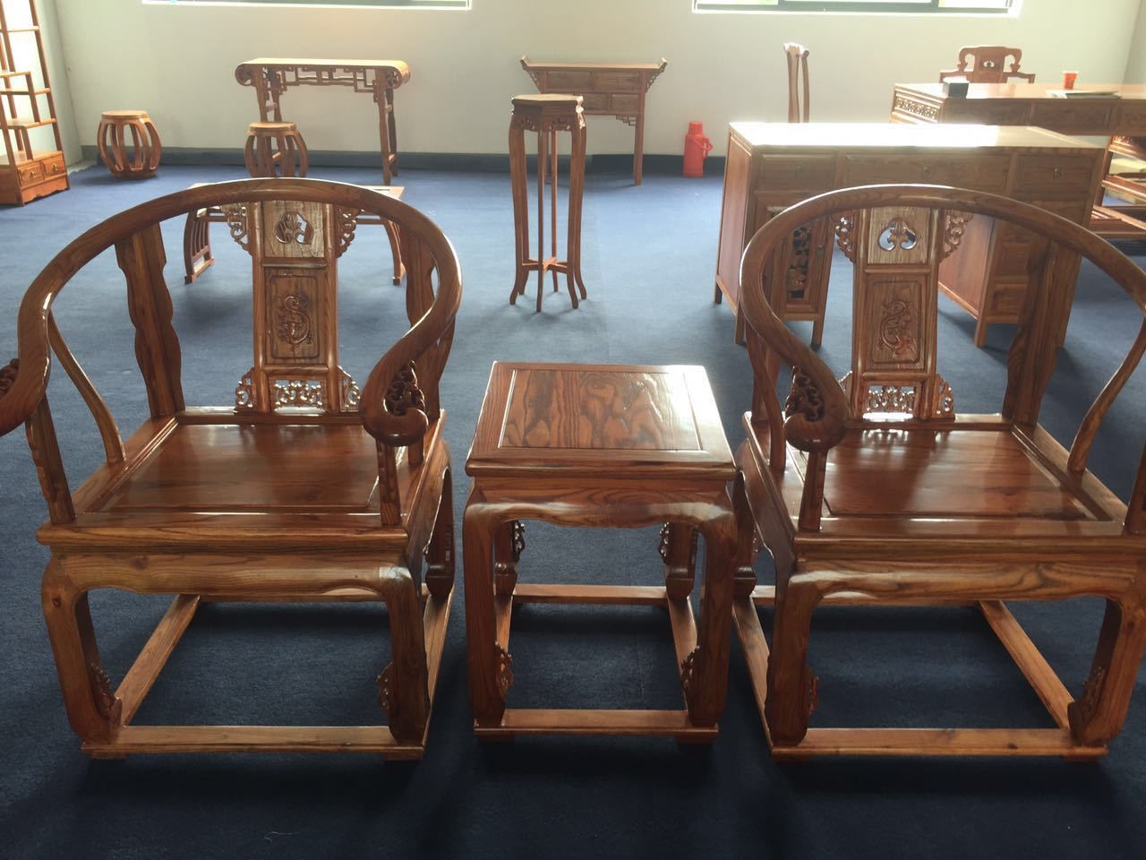木雕手工木制工艺品家居桌椅加工 香樟木 木质品摆件雕刻